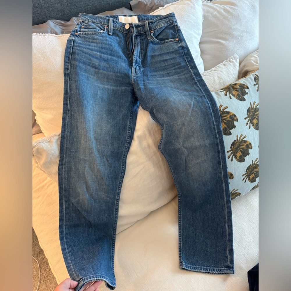 Mother Denim ( High waisted Rider Ankle) 

Color- Running with Scissors